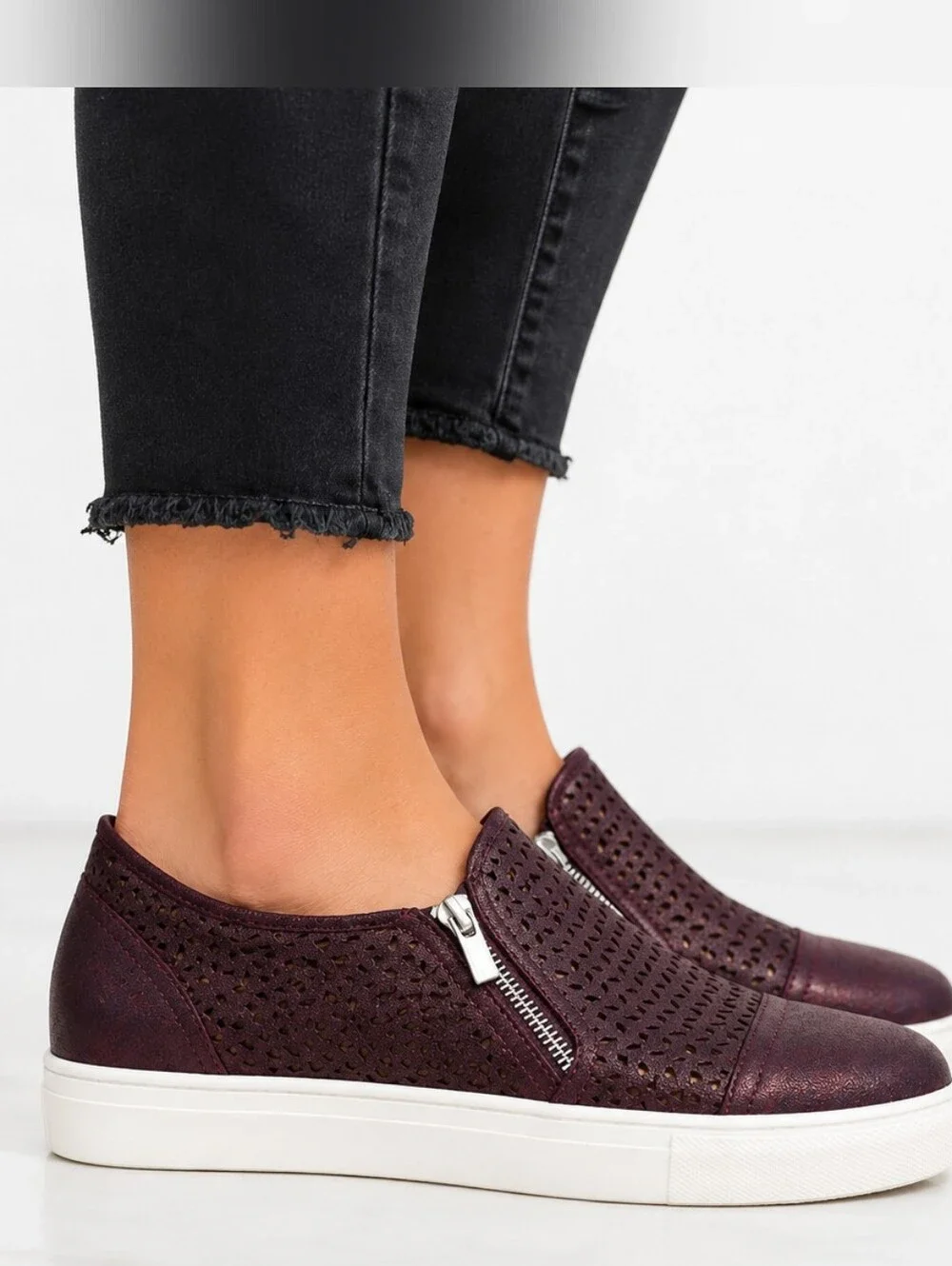 REPORT Slip-on Sneakers with side zipper